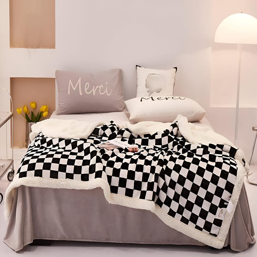 Chic Checkered Comfort Blanket for All Seasons