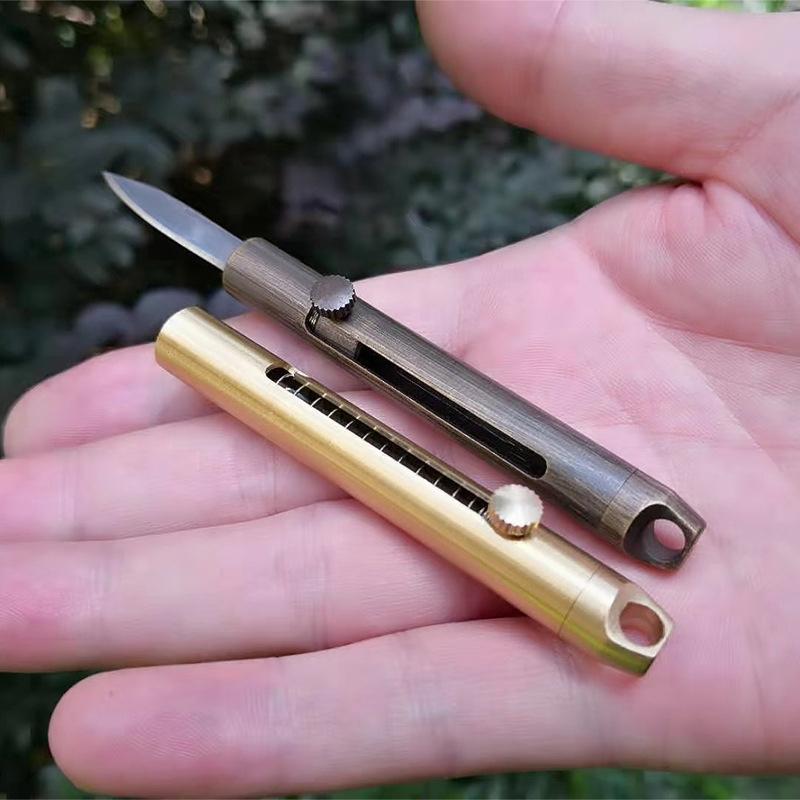 Keychain with Retractable Blade for Convenient Use