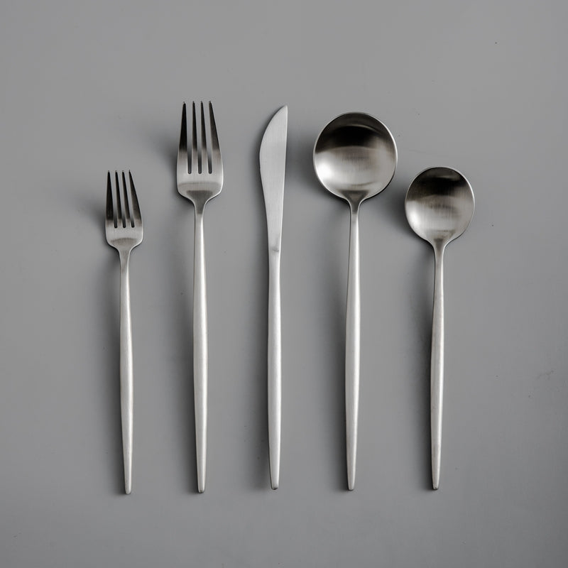 Stainless Steel Cutlery Set – Simple Elegance in Minimalist Style