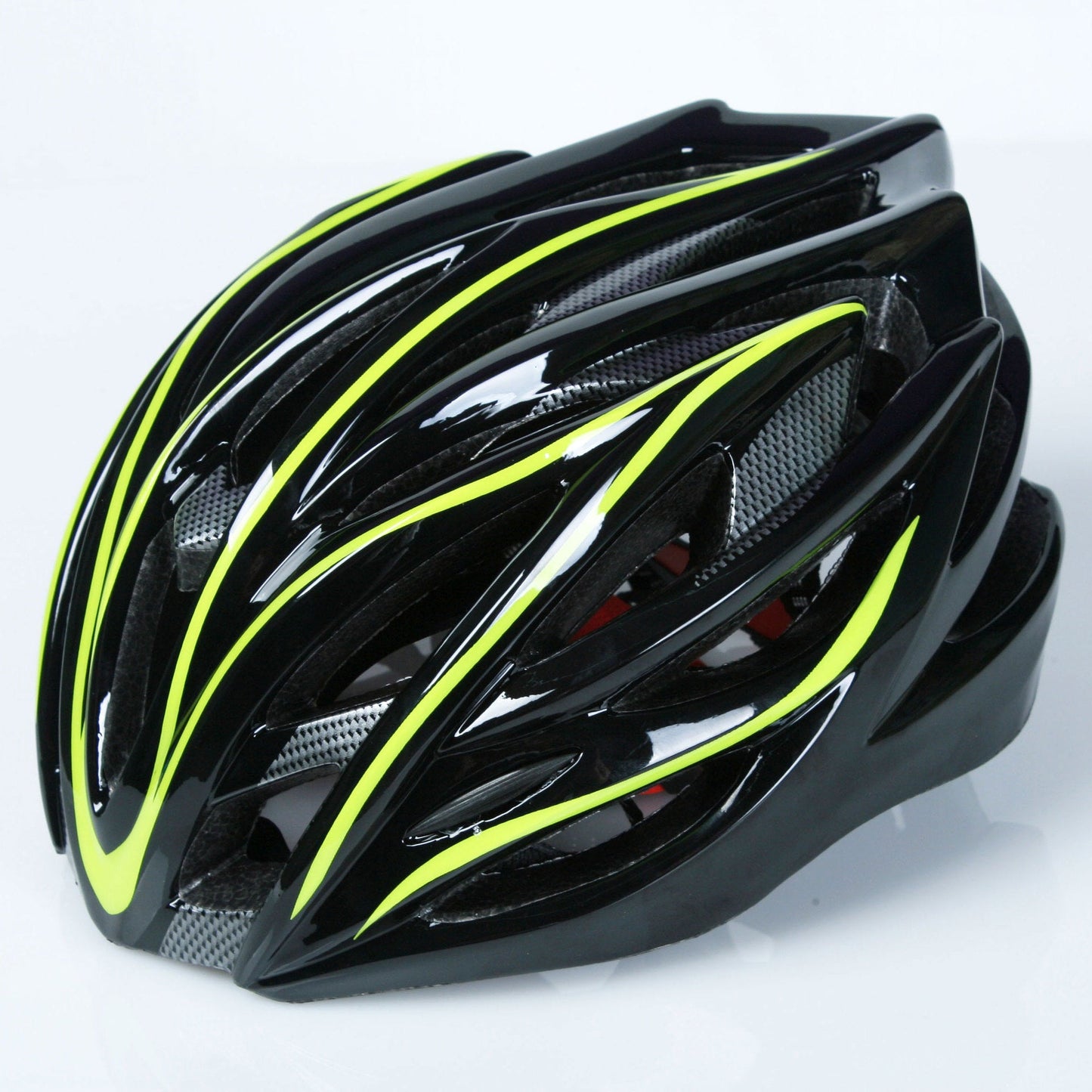High-Ventilation Cycling Helmet for Aerodynamic Performance