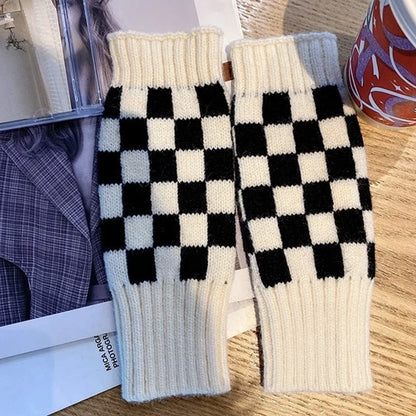 Checkerboard Pattern Gloves – Stay Warm All Winter Without Hand Warmers