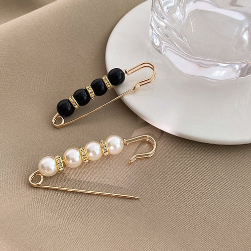 Radiant Elegance – Stunning Brooch with Crystals and Pearls