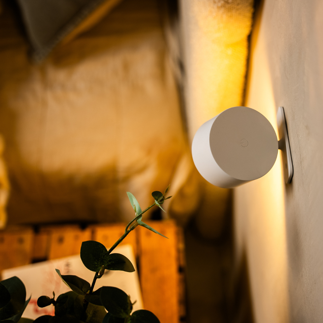 Wireless LED Wall Light with Adjustable 360° Head | Touch-Dimming & 3 Color Options | Rechargeable via USB-C | Magnetic & Cord-Free