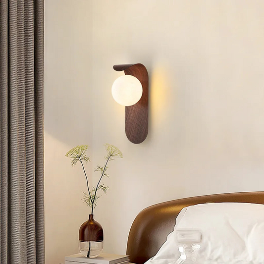 Chic Walnut Wall Lamp – LuxeWood Design for Unique Ambiances