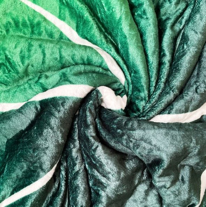 Leaf-Shaped Fleece Blanket – Last Day Discount