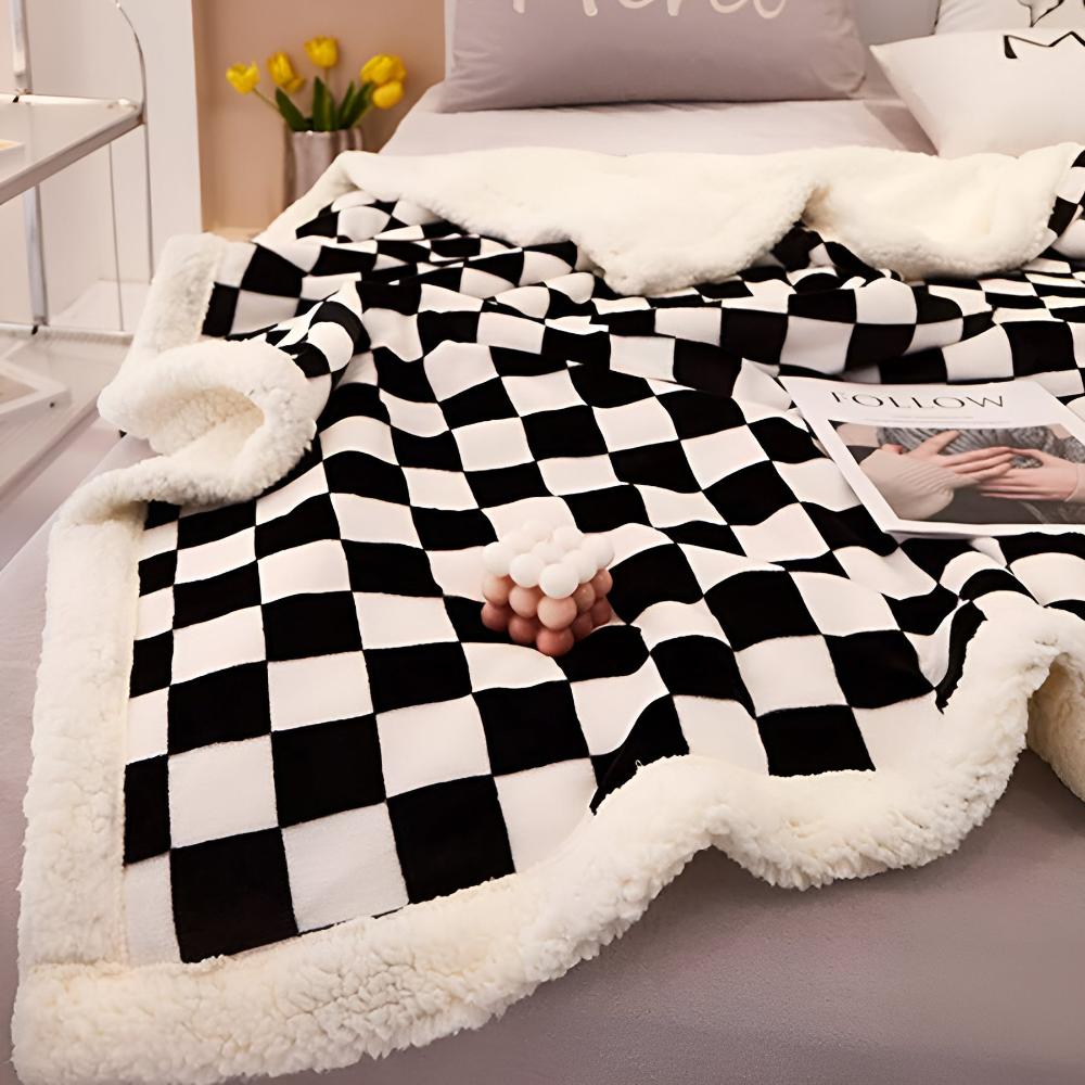 Chic Checkered Comfort Blanket for All Seasons