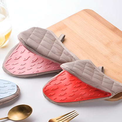 Heat-Resistant Quilted Kitchen Gloves for Safe Cooking