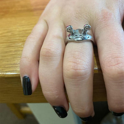 Unisex Vintage Frog Ring in Retro Style
