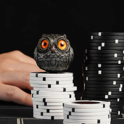 Guardian Owl: Stylish Card Protector and Table Decor