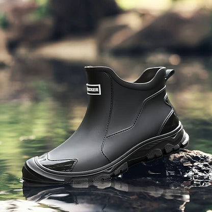 Durable Grip and Comfort for Wet Outdoor Environments