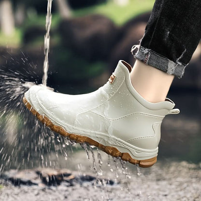 Durable Grip and Comfort for Wet Outdoor Environments
