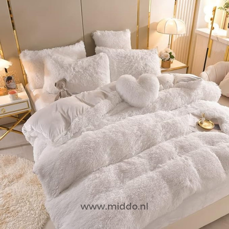 Cozy 5-Piece Fleece Bedding Set with Free Heart Pillow