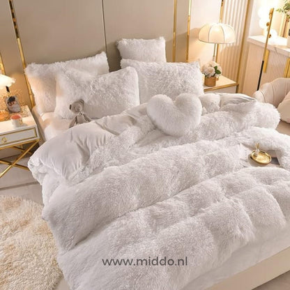 Cozy 5-Piece Fleece Bedding Set with Free Heart Pillow