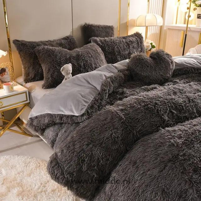 Cozy 5-Piece Fleece Bedding Set with Free Heart Pillow