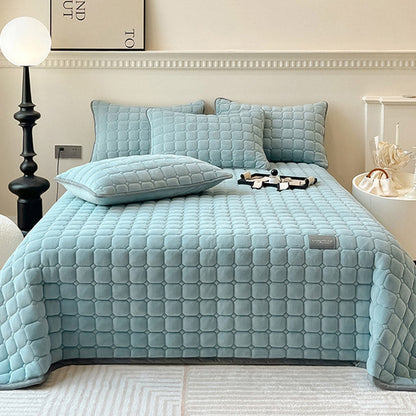 Soft and Elegant Bedspread with Modern Square Pattern