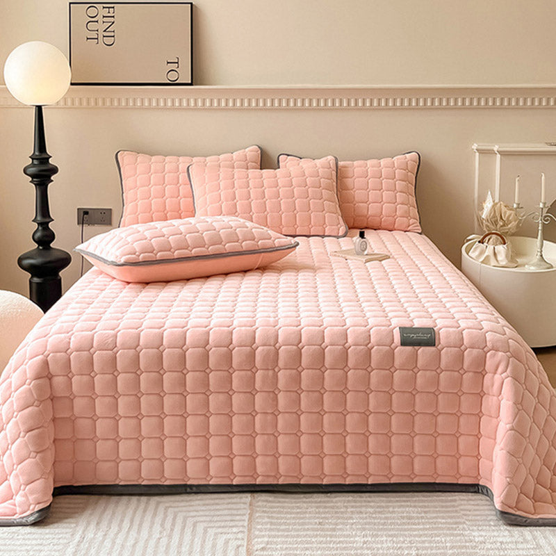Soft and Elegant Bedspread with Modern Square Pattern