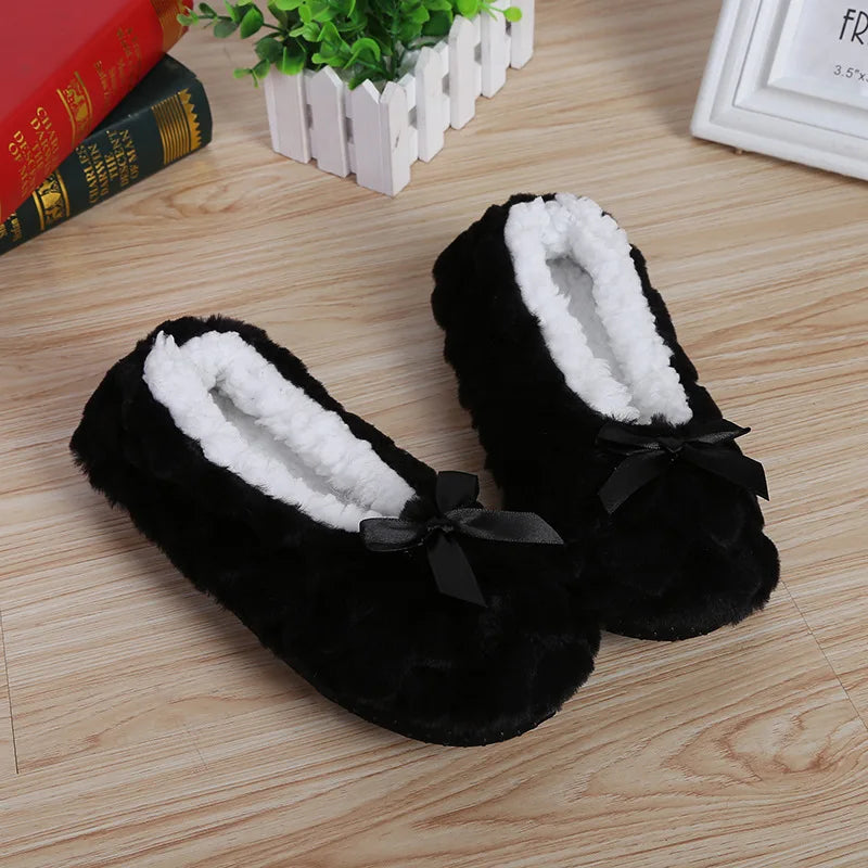 Women's Winter Slippers – Cozy Plush Home Footwear with Non-Slip Heart Design