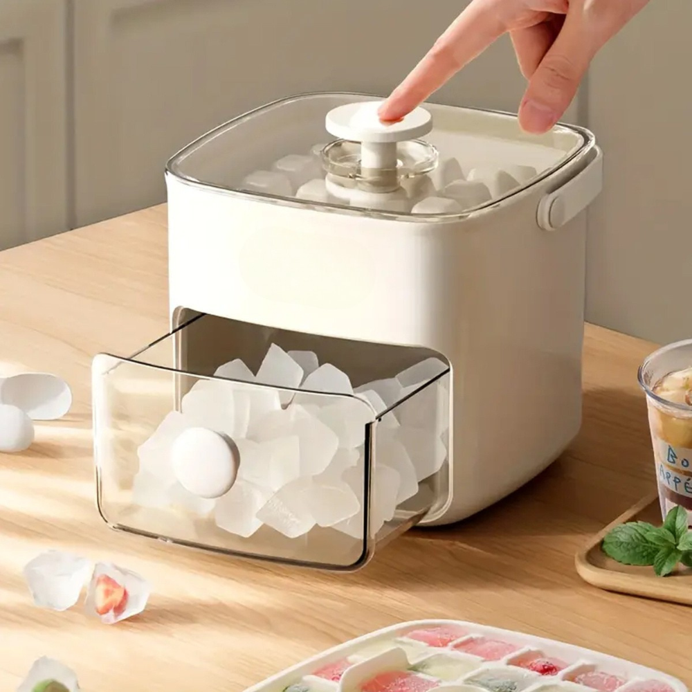 Ice Cube Tray Featuring Integrated Storage Compartment