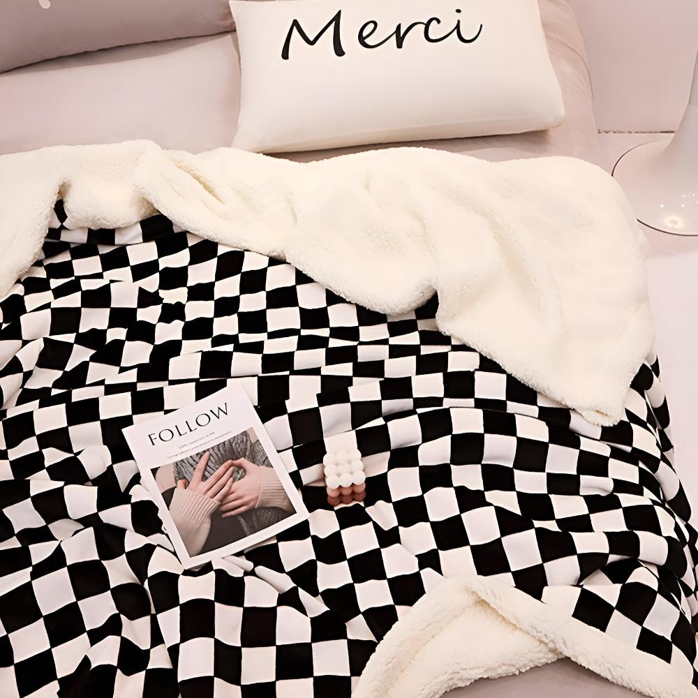 Chic Checkered Comfort Blanket for All Seasons