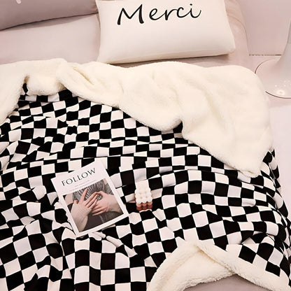 Chic Checkered Comfort Blanket for All Seasons