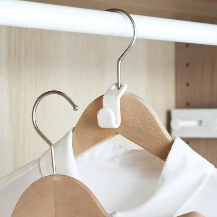 Get 24 Extra SpaceSaver Hangers - Organize Your Wardrobe Efficiently!