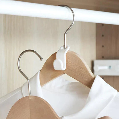Get 24 Extra SpaceSaver Hangers - Organize Your Wardrobe Efficiently!