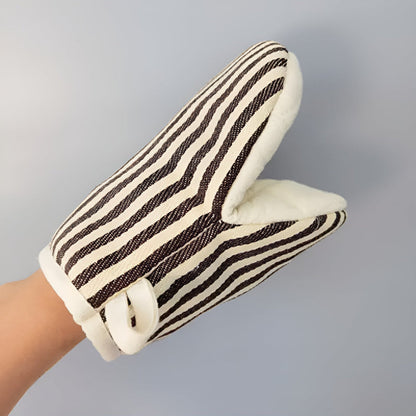 Elegant Striped Oven Mitts for Safe Cooking