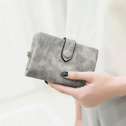 Compact Elegance: Women’s Trifold Wallet in Luxurious Leather
