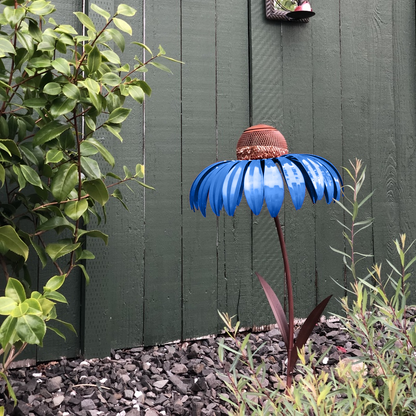 Feeding Station for Birds with Chic Design