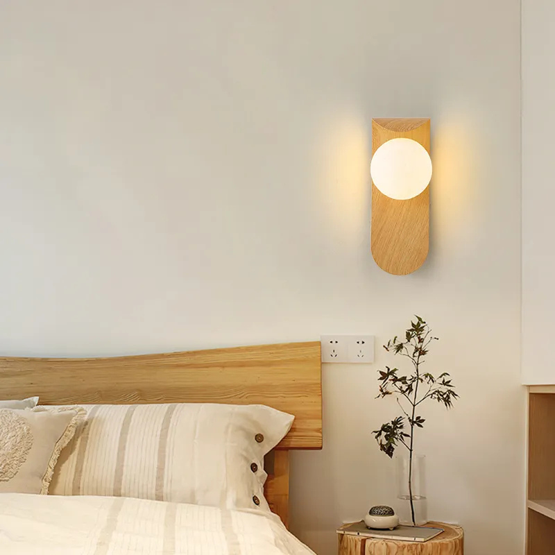 Chic Walnut Wall Lamp – LuxeWood Design for Unique Ambiances