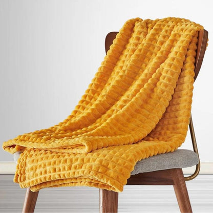 Checkered Patterned Throw Blanket – Soft and Cozy for All Seasons