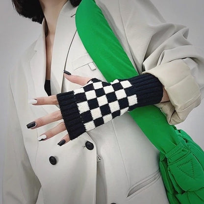 Checkerboard Pattern Gloves – Stay Warm All Winter Without Hand Warmers
