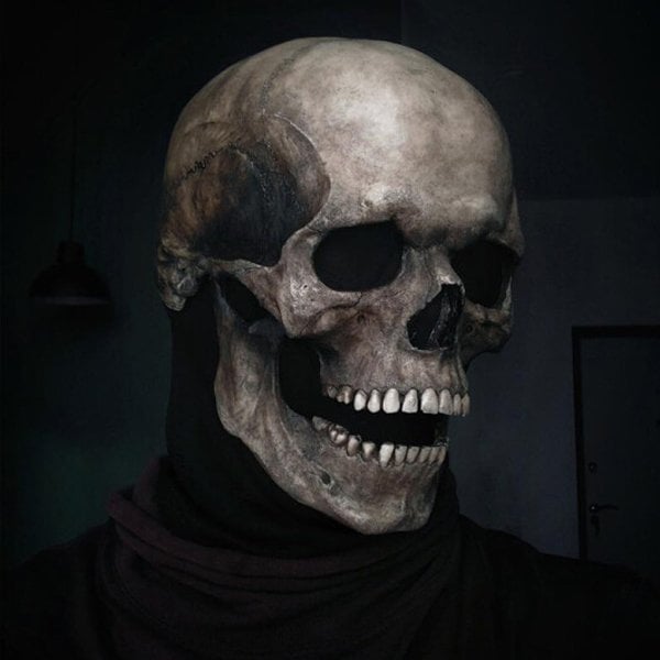 GloomGuard Skull Mask – Command Attention with Unmatched Realism