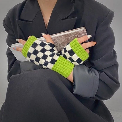 Checkerboard Pattern Gloves – Stay Warm All Winter Without Hand Warmers