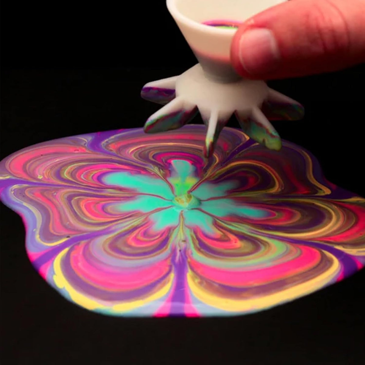 Artistry Bloom Creator for Acrylic Pouring | Reusable Tool for Stunning Floral Effects | Easy-to-Use Accessory 9 × 9 cm
