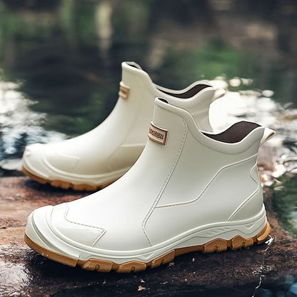 Durable Grip and Comfort for Wet Outdoor Environments