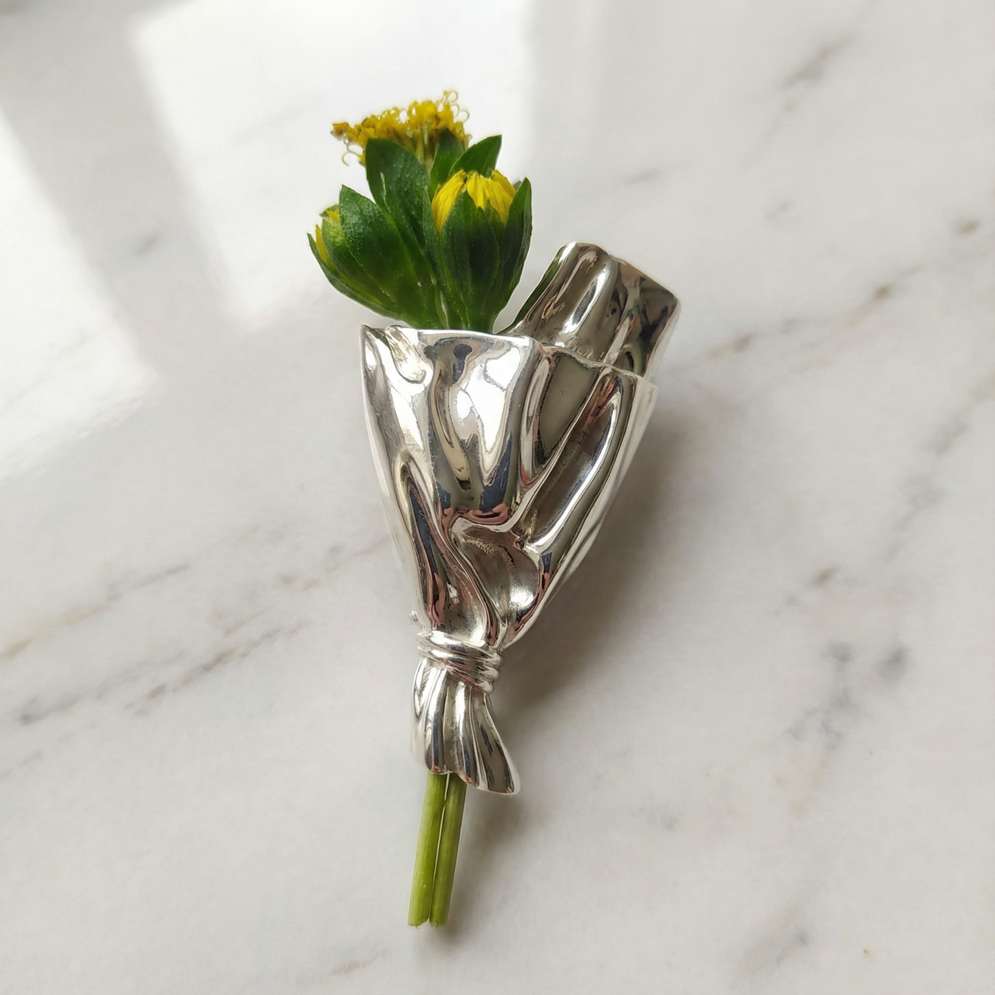 Wear Real Flowers for Instant Fresh Elegance