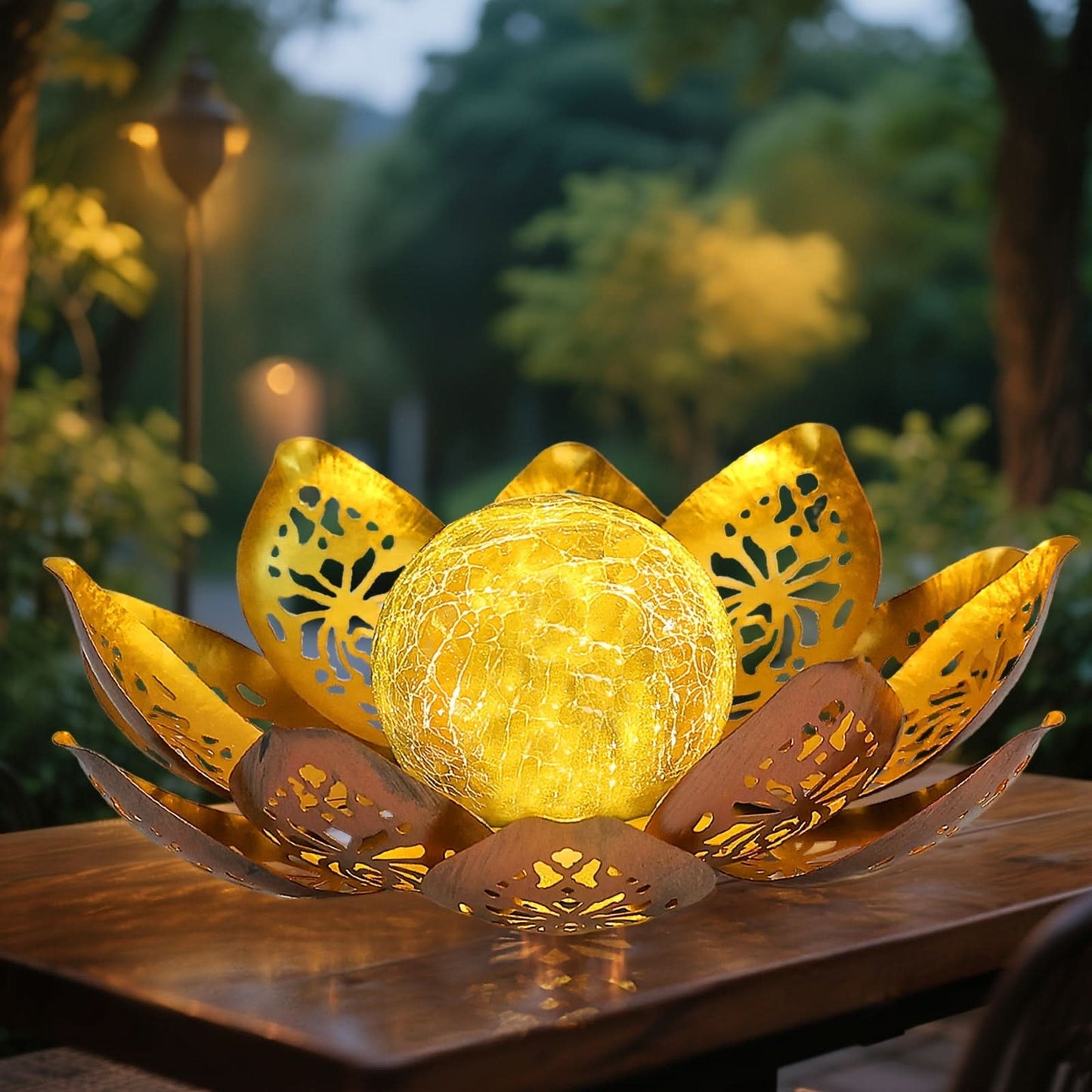 Solar Garden Lamp in Lotus Design