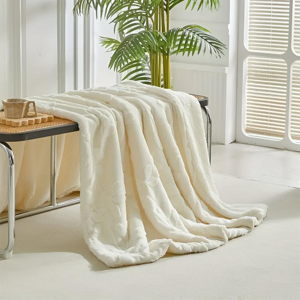 Chic Leaf Design Plush Blanket for Ultimate Comfort