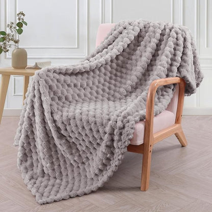 Checkered Patterned Throw Blanket – Soft and Cozy for All Seasons