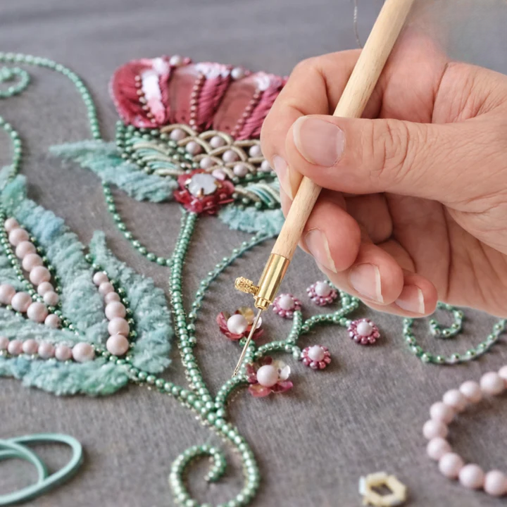 Versatile Needle Set for Stunning Embroidery Creations