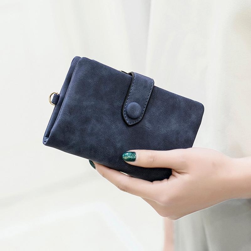 Compact Elegance: Women’s Trifold Wallet in Luxurious Leather