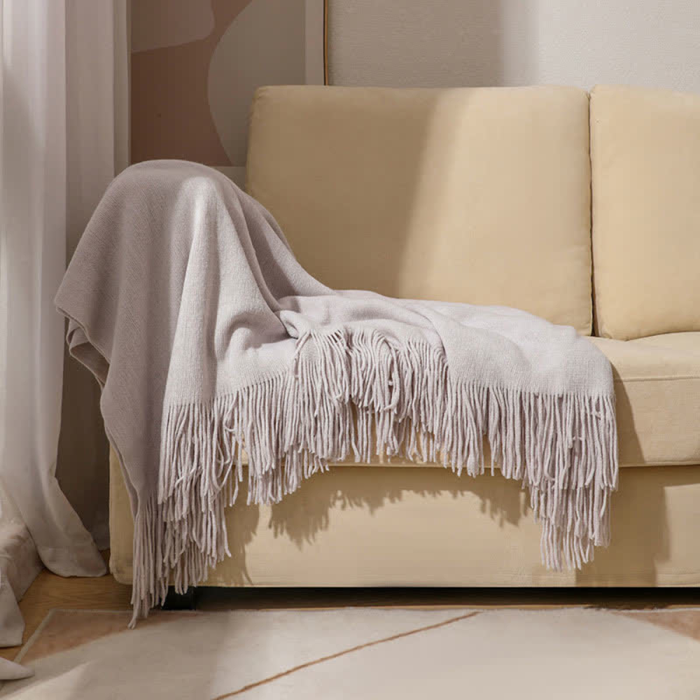 Chic Textured Blanket with Stylish Tassels