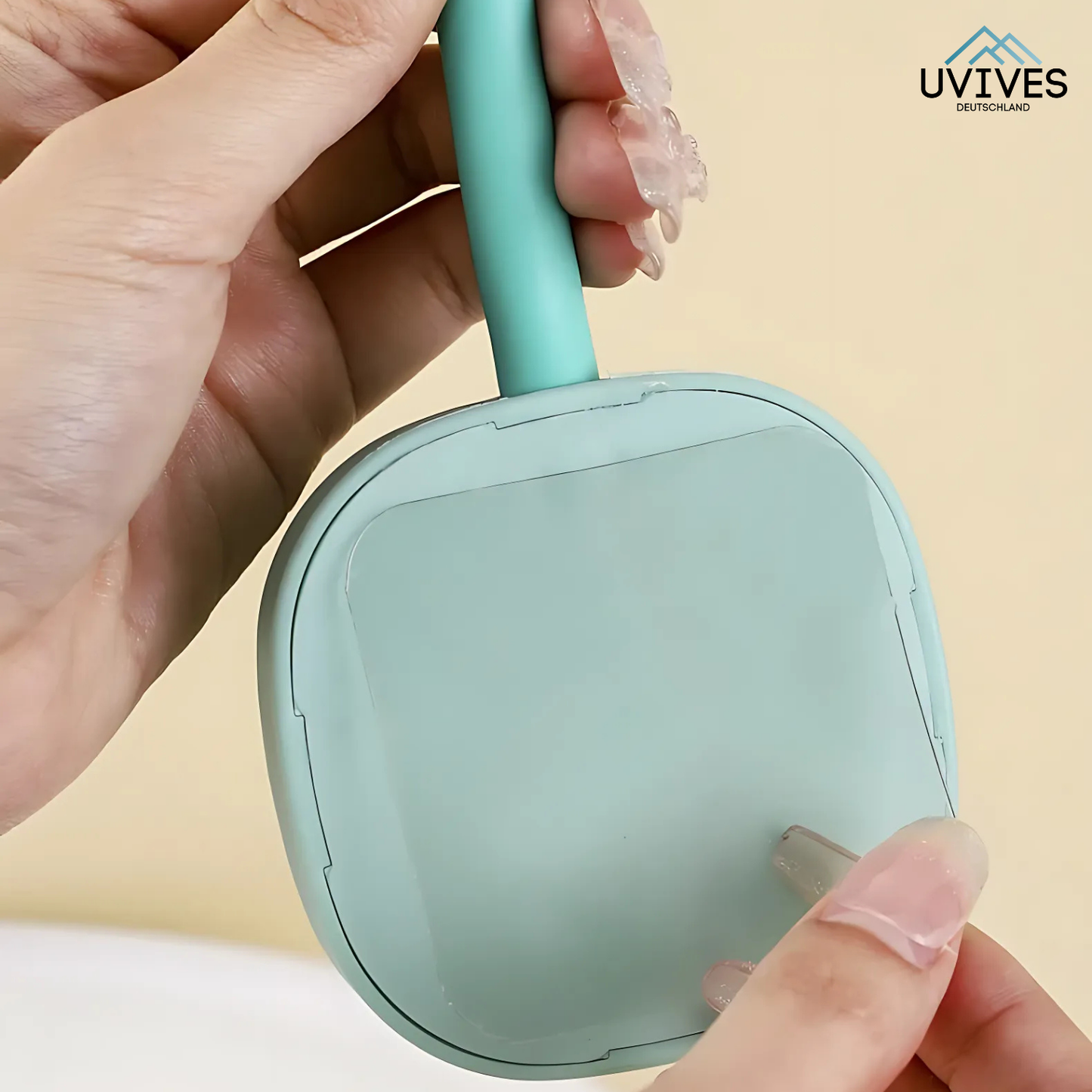 Hands-Free Hair Styling Tool for a Dry Grip