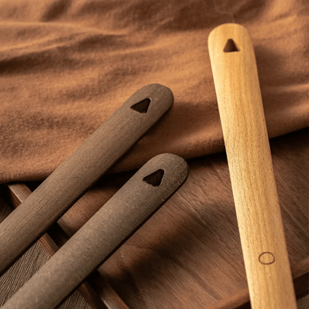 Magnetic Wooden Shoe Horn for Easy Footwear Access