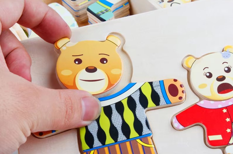 Interactive Bear Dress-Up Adventure for Creative Kids
