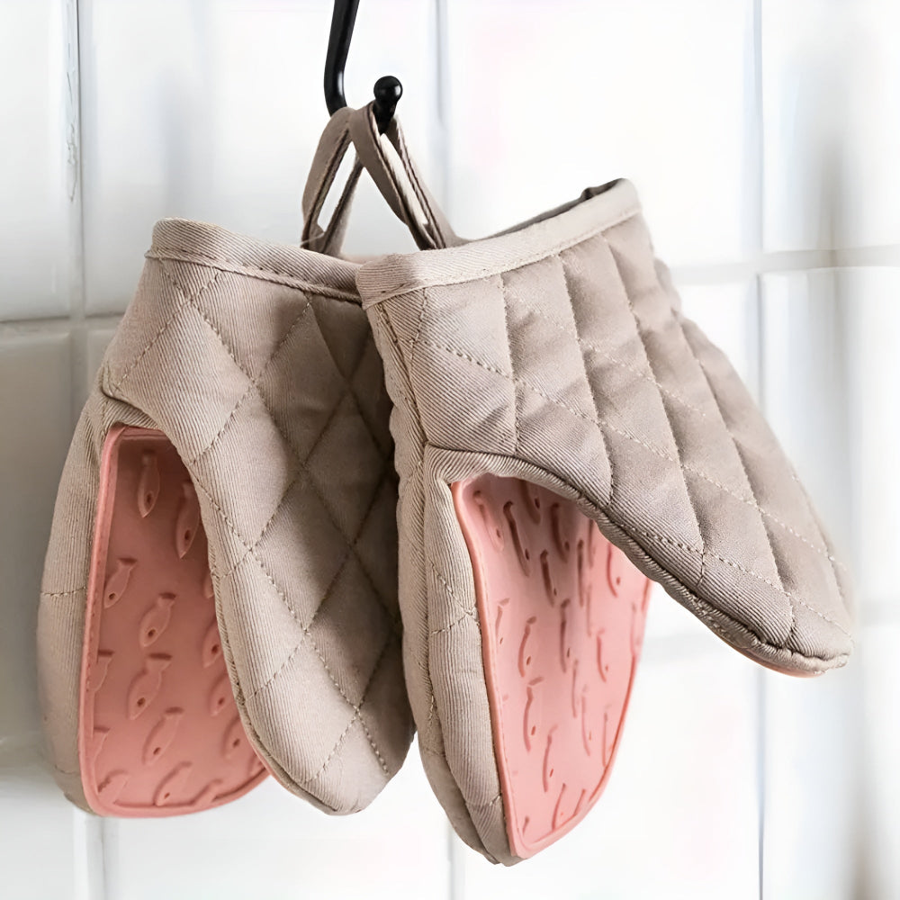 Heat-Resistant Quilted Kitchen Gloves for Safe Cooking