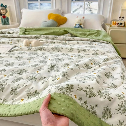 Lightweight Summer Quilt with Floral Design for Comfortable Sleep