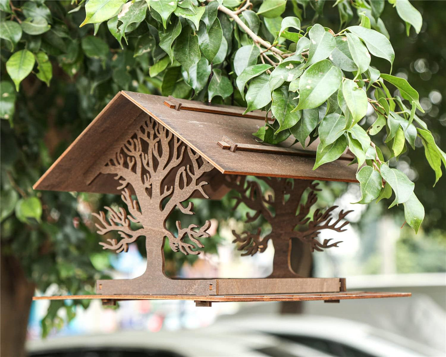 Effortlessly Attract Colorful Birds to Your Garden with Feather Nest