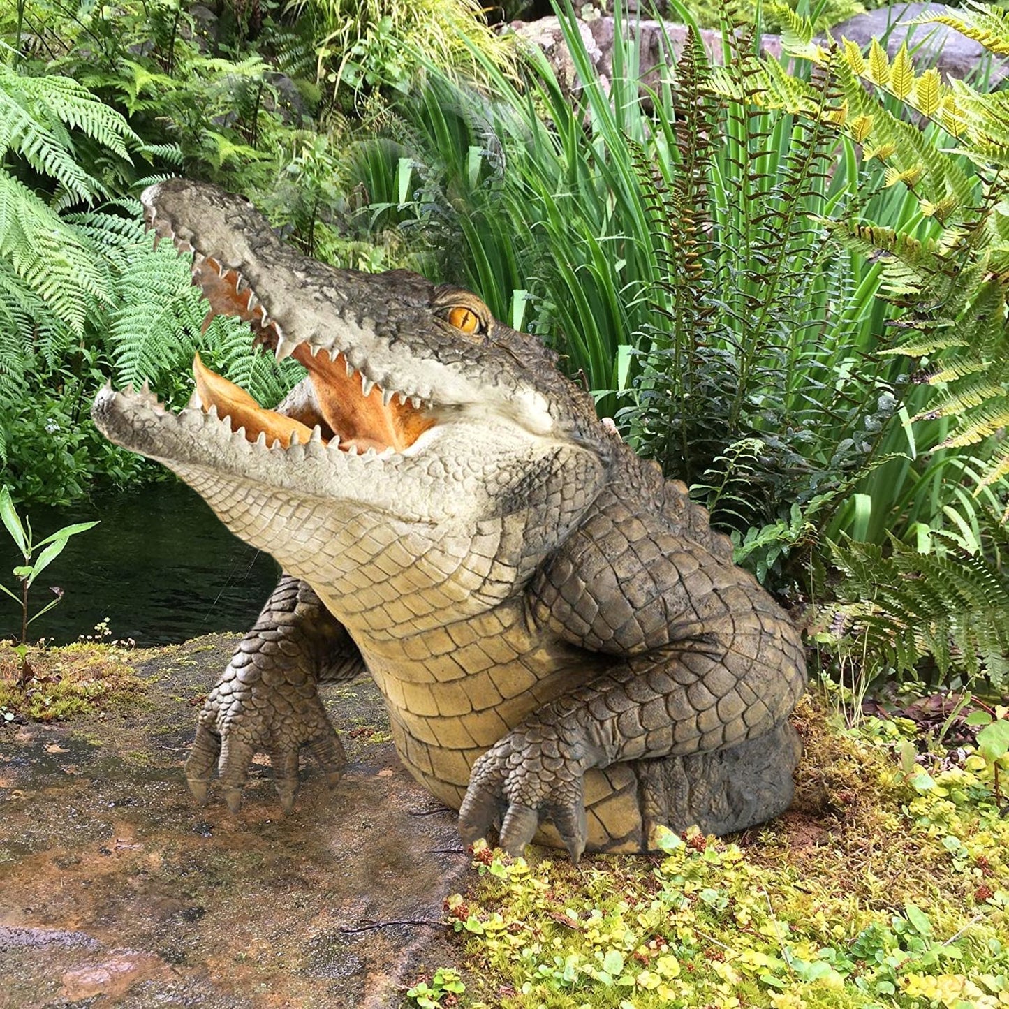 Swamp Gator Statue for Garden Decoration